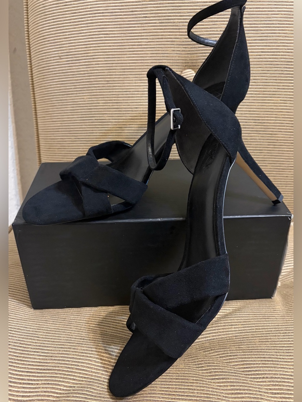 NWT Nordstrom Rack Amora Heeled Sandal in Black Suede - Size 11